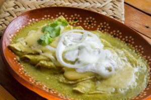 Enchiladas : tortillas en sauce