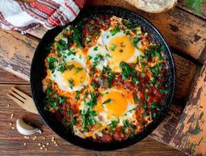 Huevos rancheros : oeufs en sauce 