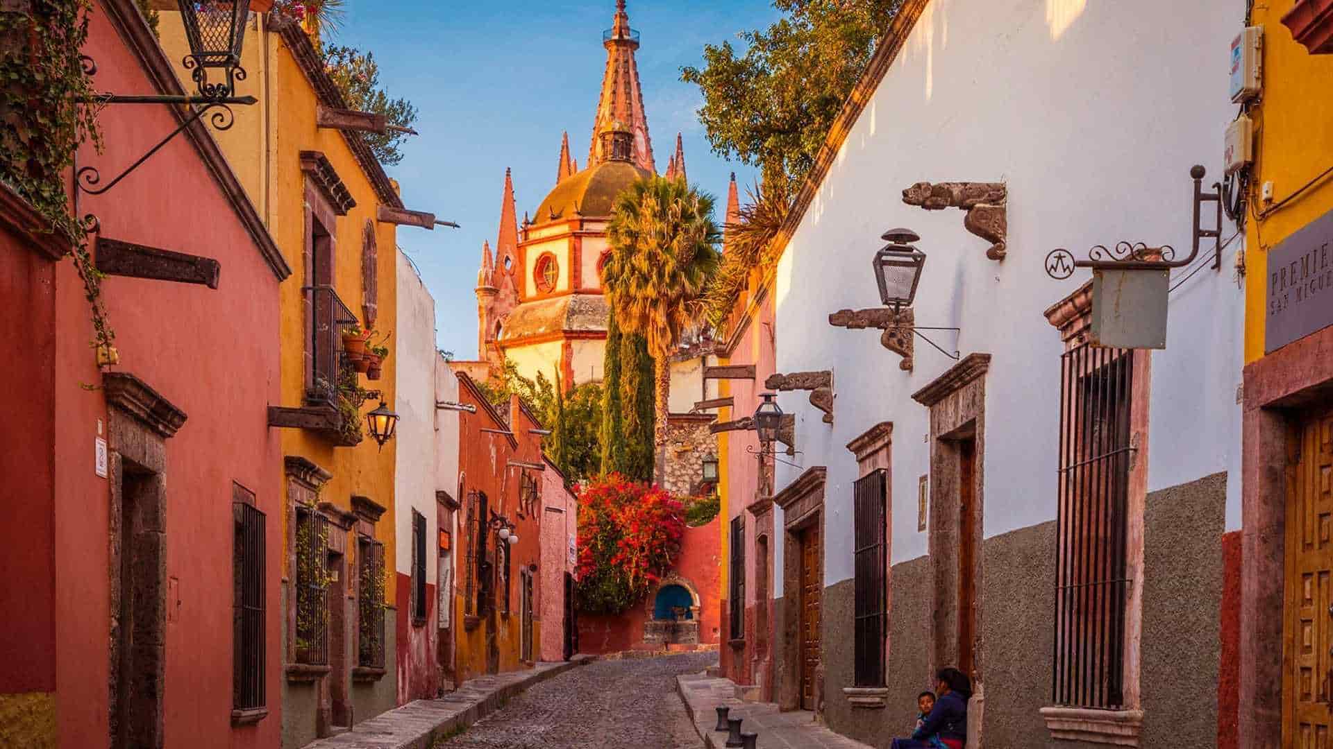 San Miguel de Allende : calle cuna de allende 