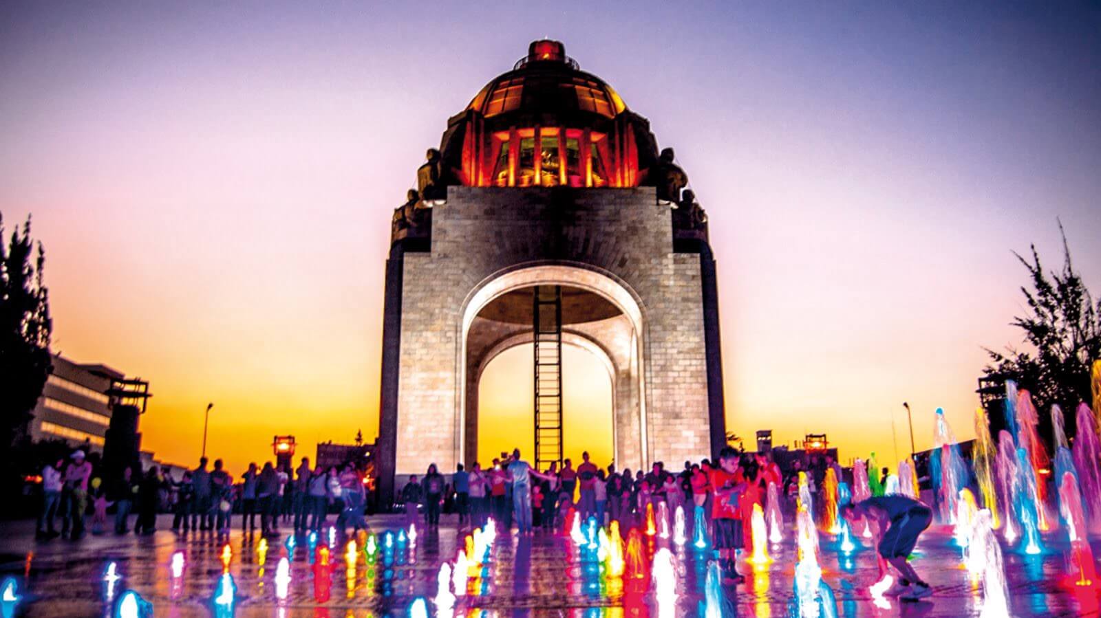 Colonia Juarez Mexico : monumento a la revolución